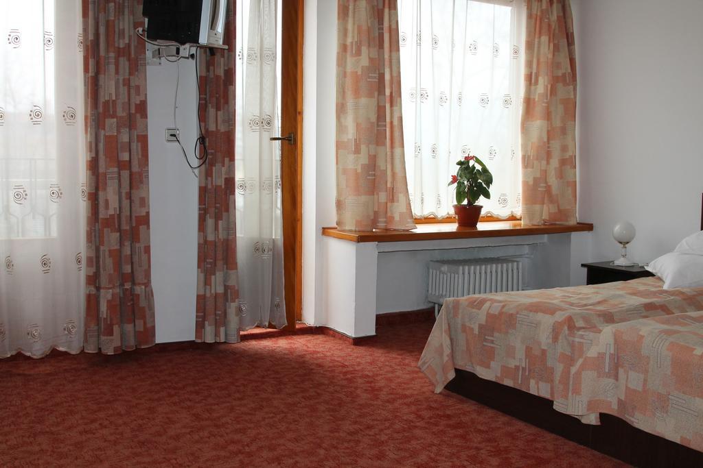 Hotel Zimbru Campulung Moldovenesc Exterior photo